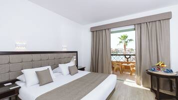 客房内保险箱、办公桌、隔音、免费 WiFi