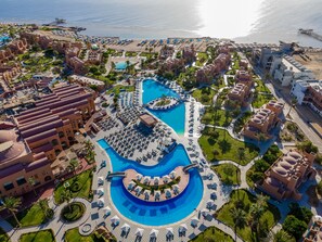 7 udendørs pools, liggestole