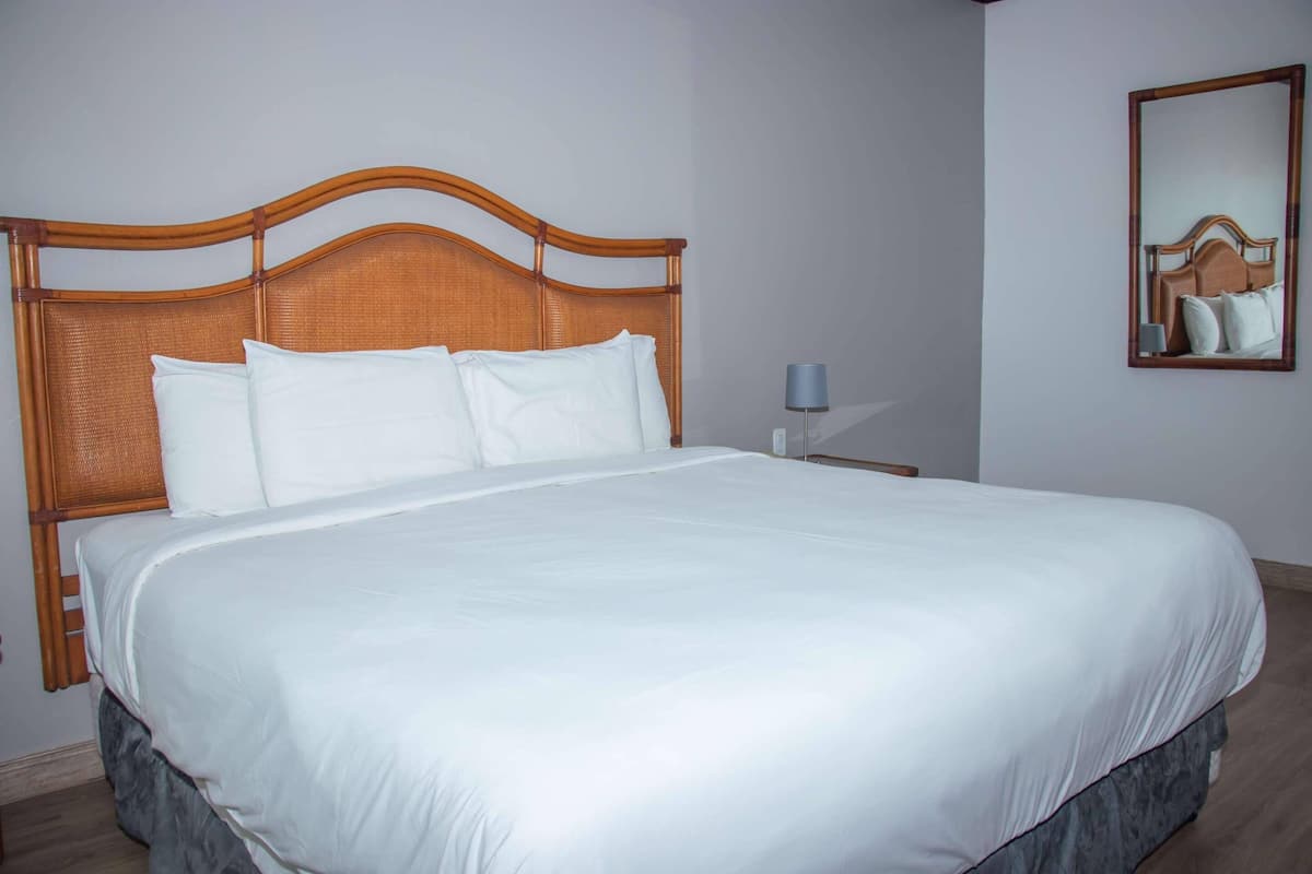 1 bedroom, premium bedding, down duvets, Select Comfort beds