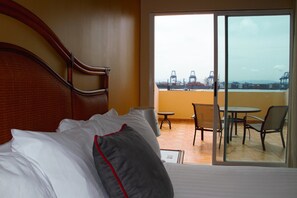 Premium bedding, down duvets, Select Comfort beds, minibar - Radisson Colon 2,000 Hotel & Casino (Colon)