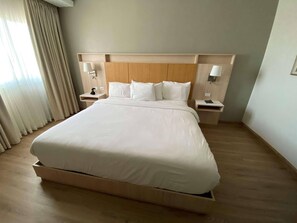 Executive Room, 1 King Bed, Non Smoking | Premium bedding, down comforters, Select Comfort beds, minibar - Radisson Colon 2000 Hotel & Casino at Cruise Port & Duty Free Mall (Colon)