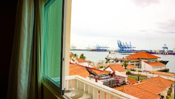 1 King Bed, Superior Room, Breakfast Included | Vista a la playa o el mar