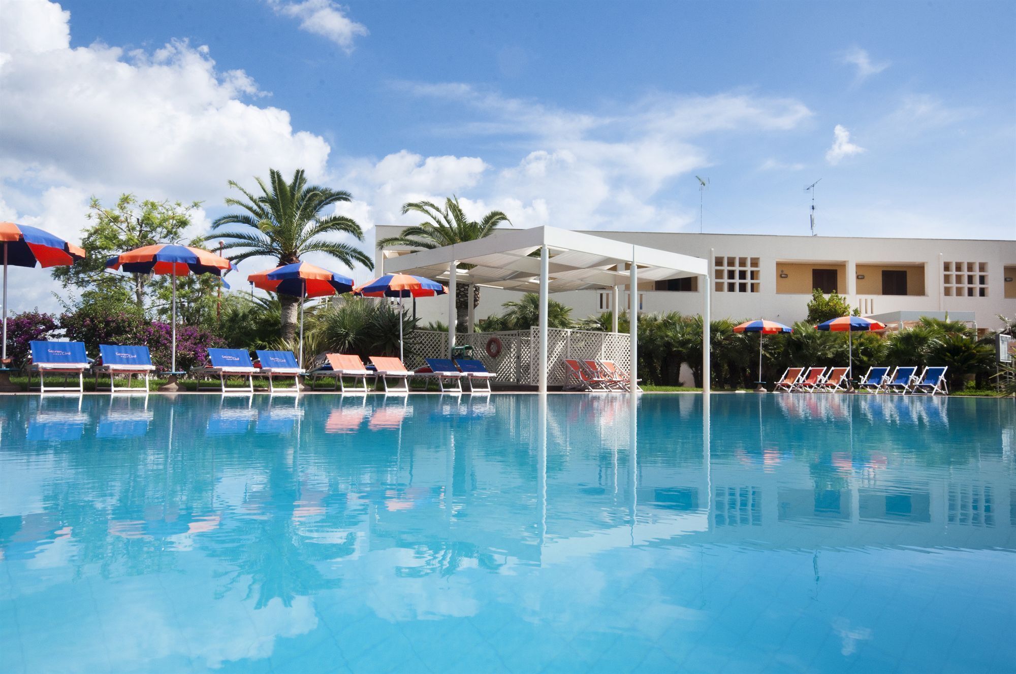 3 outdoor pools, pool umbrellas, sun loungers