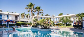 ซายรอนวิลเลจ