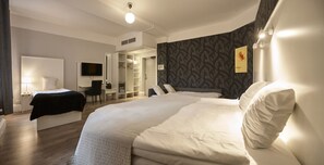 Individuell dekoriert, individuell eingerichtet, Schreibtisch