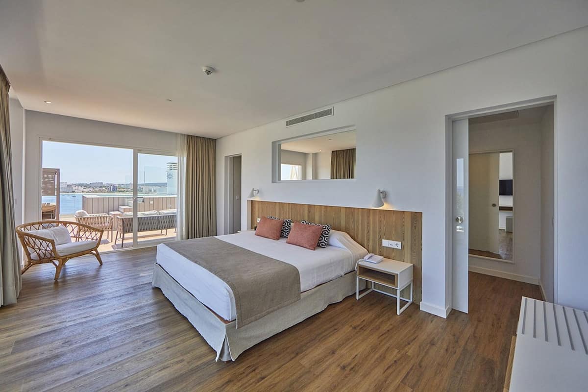 1 bedroom, down comforters, in-room safe, laptop workspace