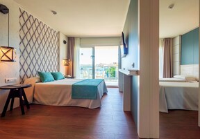 Cofres nos quartos, escrivaninha, berços grátis, Wi-Fi de cortesia