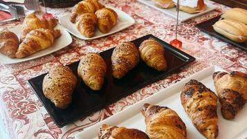 Desayuno de autoservicio incluido todos los días