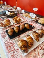 Desayuno autoservicio gratuito y diario