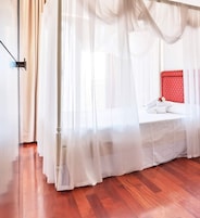 Suite junior | Minibar, caja fuerte, escritorio y cunas gratuitas