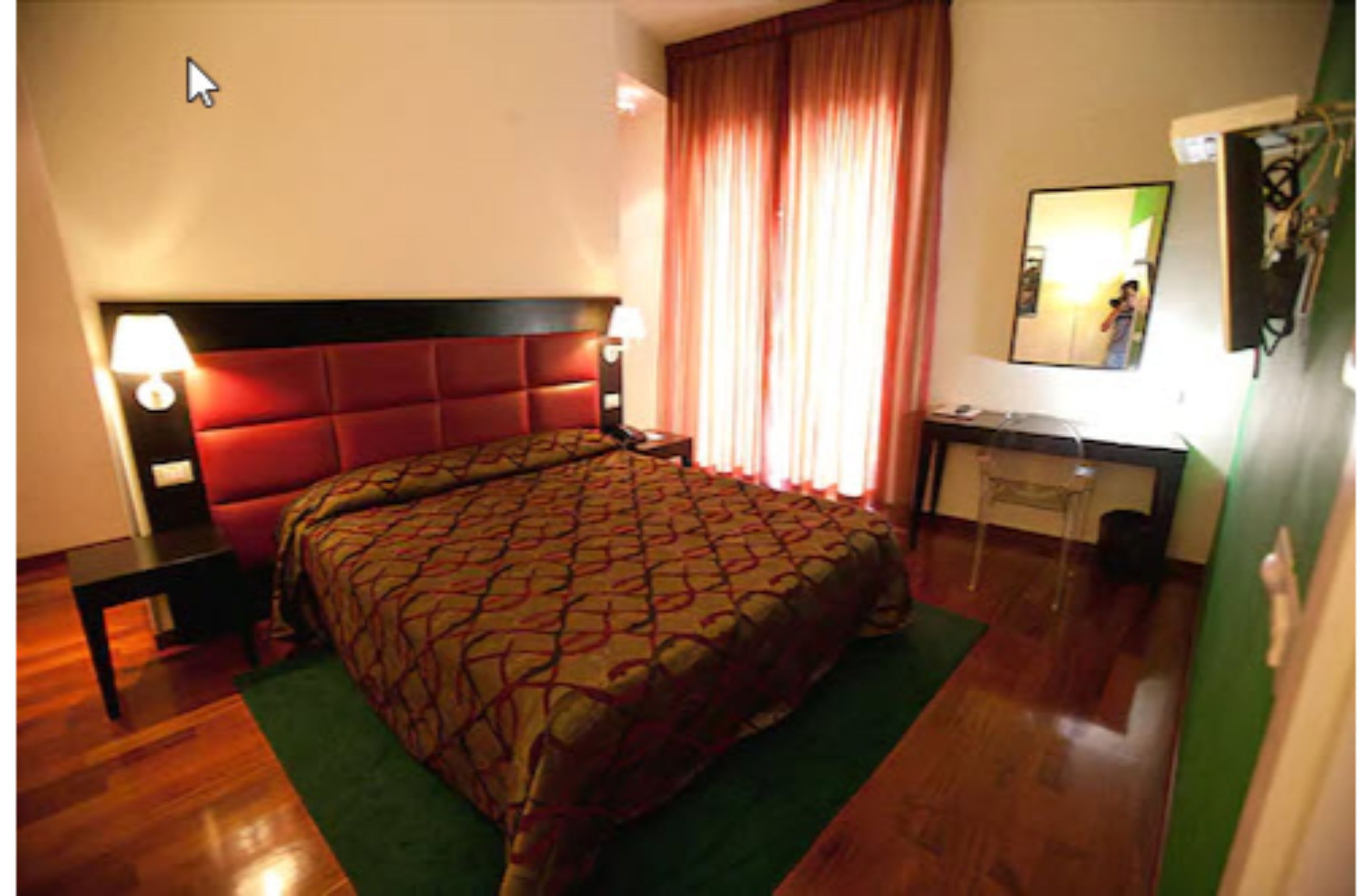 Minibar, in-room safe, desk, free cots/infant beds