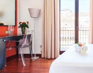 Minibar, in-room safe, desk, free cots/infant beds - La Chicca Palace Hotel (Milazzo)