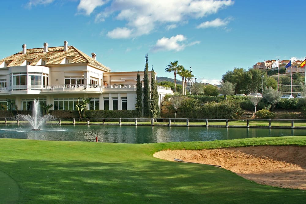 Elviria Hills Living