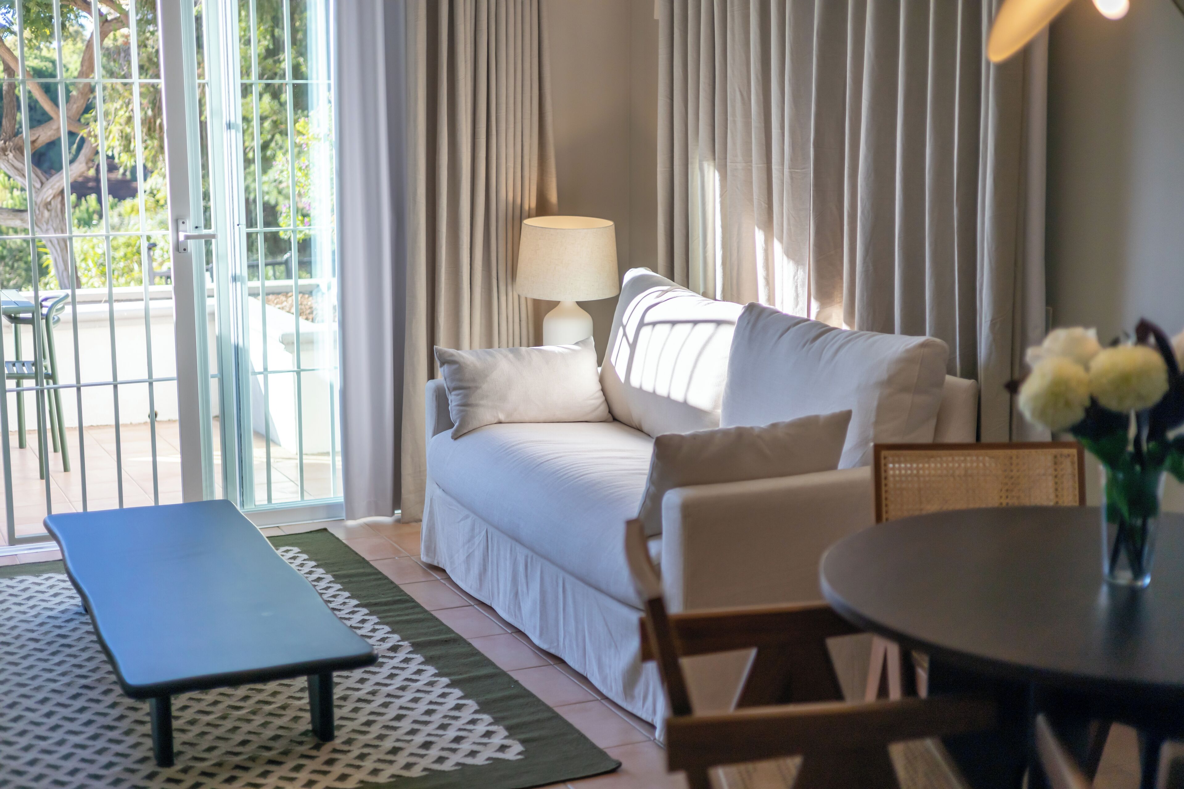 Memory foam-senger, safe på rommet og individuelt dekorert