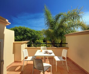 Apartamento estándar, 1 habitación | Colchones viscoelásticos, caja fuerte, decoración individual