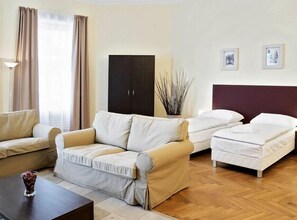 Leilighet, 3 soverom | Oppholdsområde | TV