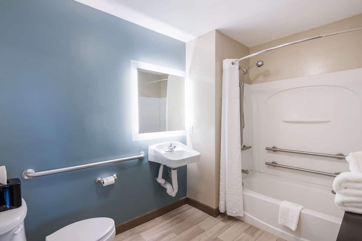 suite, 1 king bed, accessible, non smoking | desk, blackout curtains, iron/ironing board, free wifi