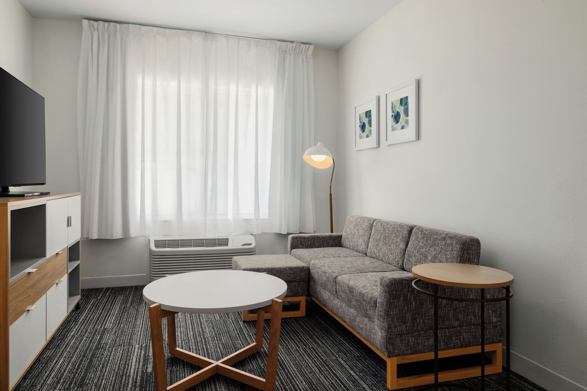 Suite, 1 chambre | Coffres-forts dans les chambres, bureau