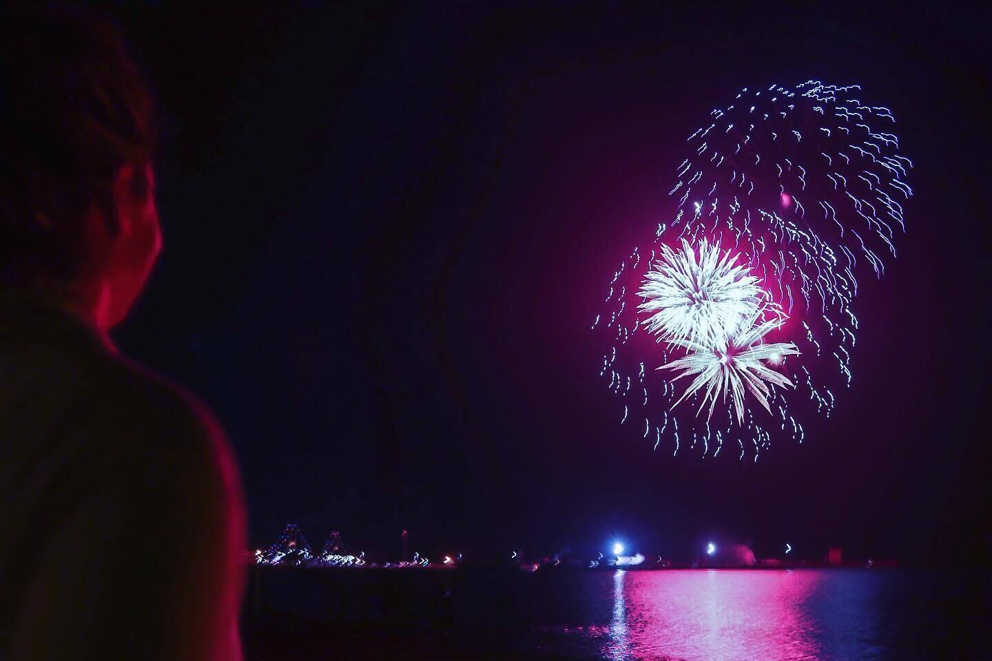 2 bedrooms, hypo-allergenic bedding, desk, blackout curtains