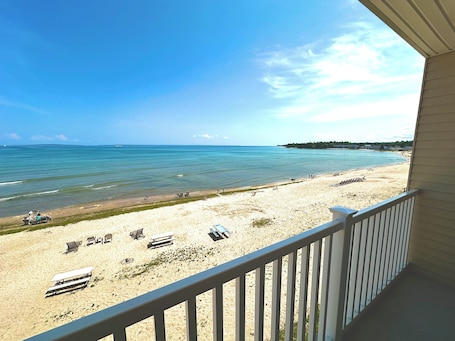 Hypo-allergenic bedding, desk, blackout curtains, soundproofing. Mackinaw Beach & Bay Inn & Suites