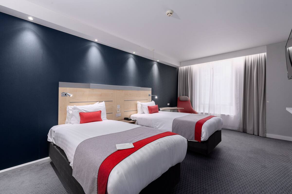 standard room, 2 single beds, accessible (wheelchair) | 1 bedroom, in-room safe, desk, blackout curtains