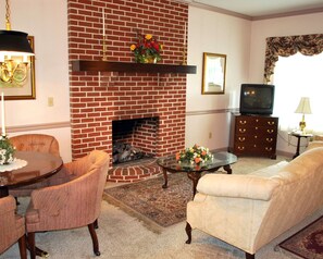 Desk, iron/ironing board, rollaway beds, free WiFi - Rodeway Inn & Suites Myerstown - Lebanon (Myerstown)