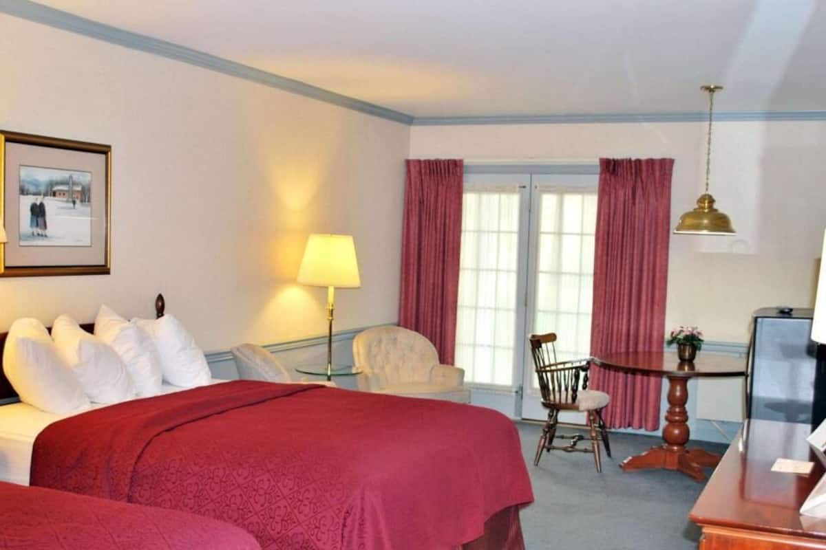 Desk, iron/ironing board, rollaway beds, free WiFi