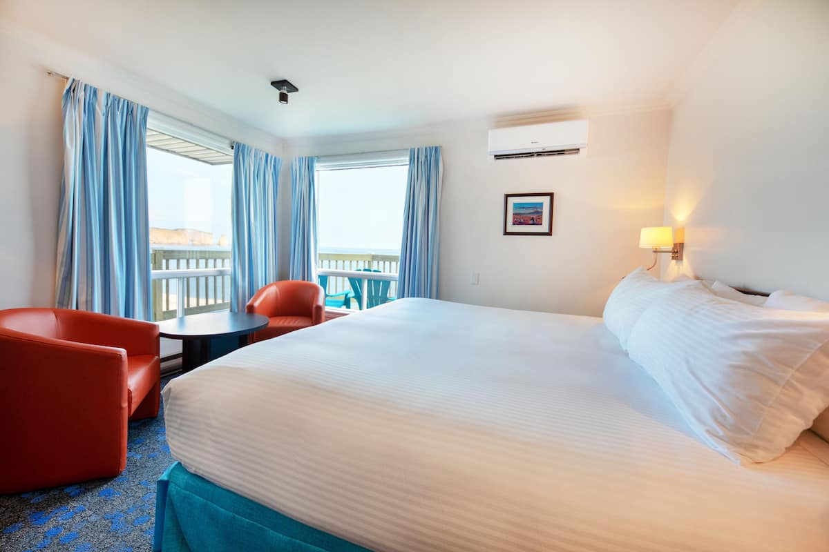 Classic Room, 1 Queen Bed (Percé Rock)