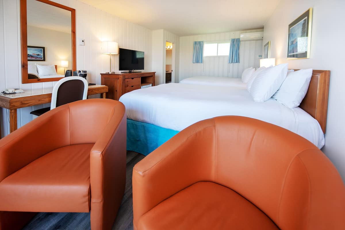 Desk, iron/ironing board, rollaway beds, free WiFi