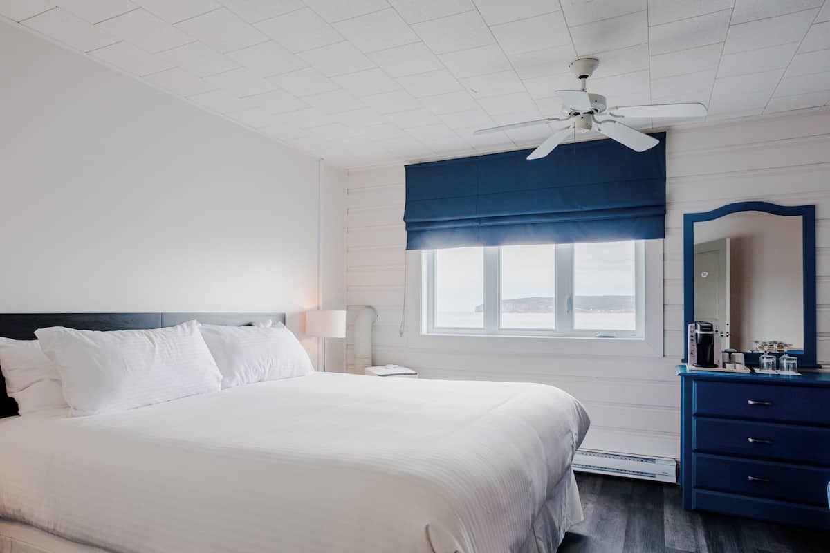 Room, 1 Queen Bed, Partial Sea View (Regular)