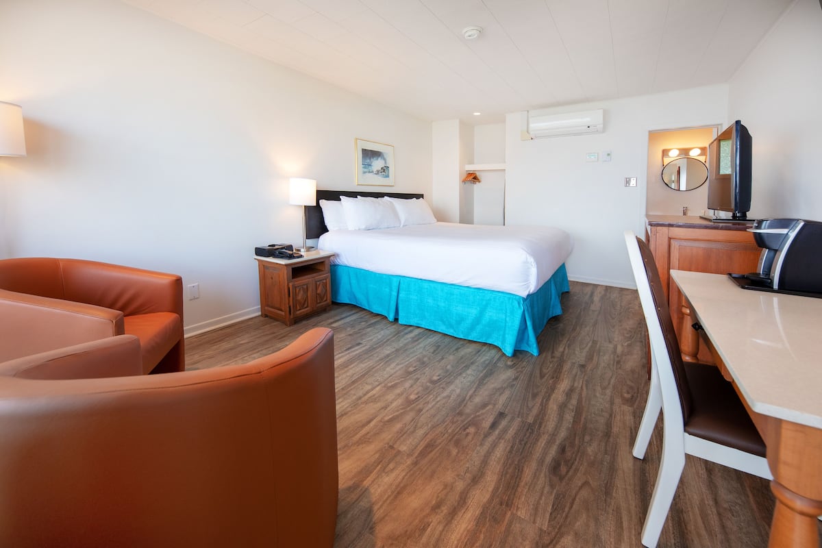Classic Room, 1 King Bed (Percé Rock)