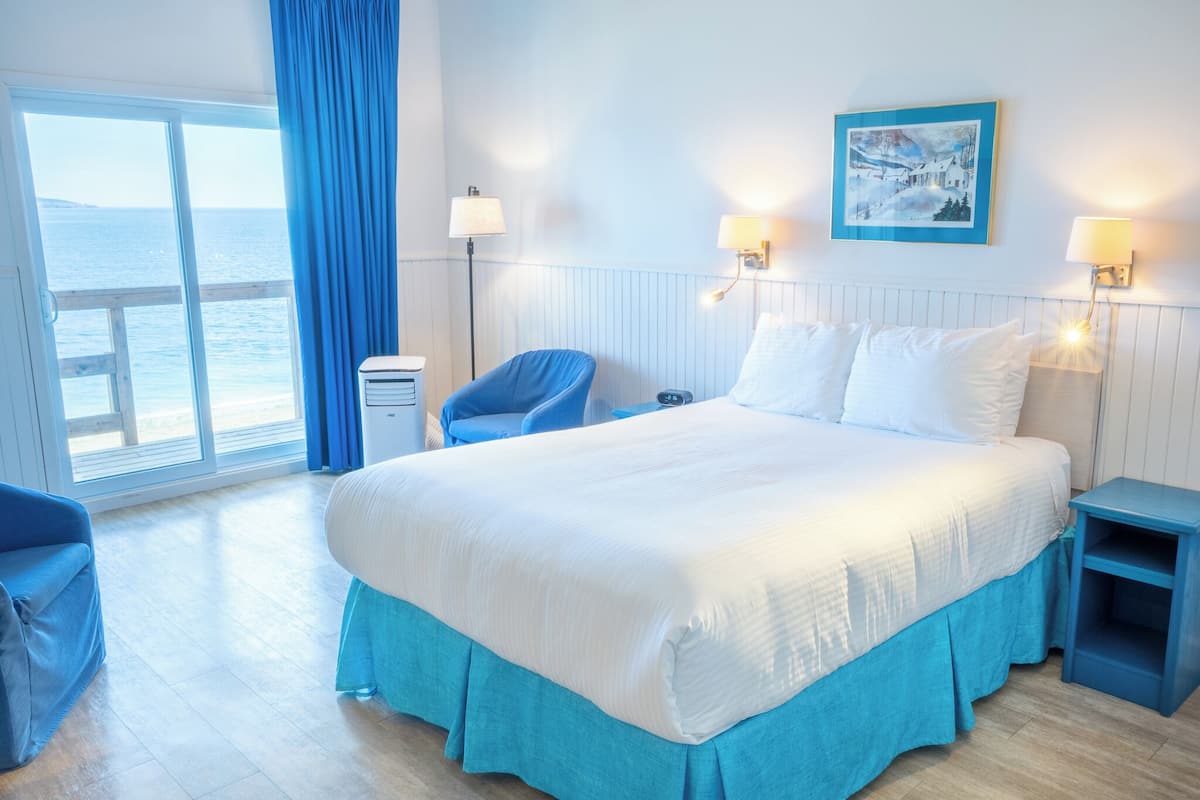 Comfort Room (Bonaventure Island view) | Desk, iron/ironing board, rollaway beds, free WiFi