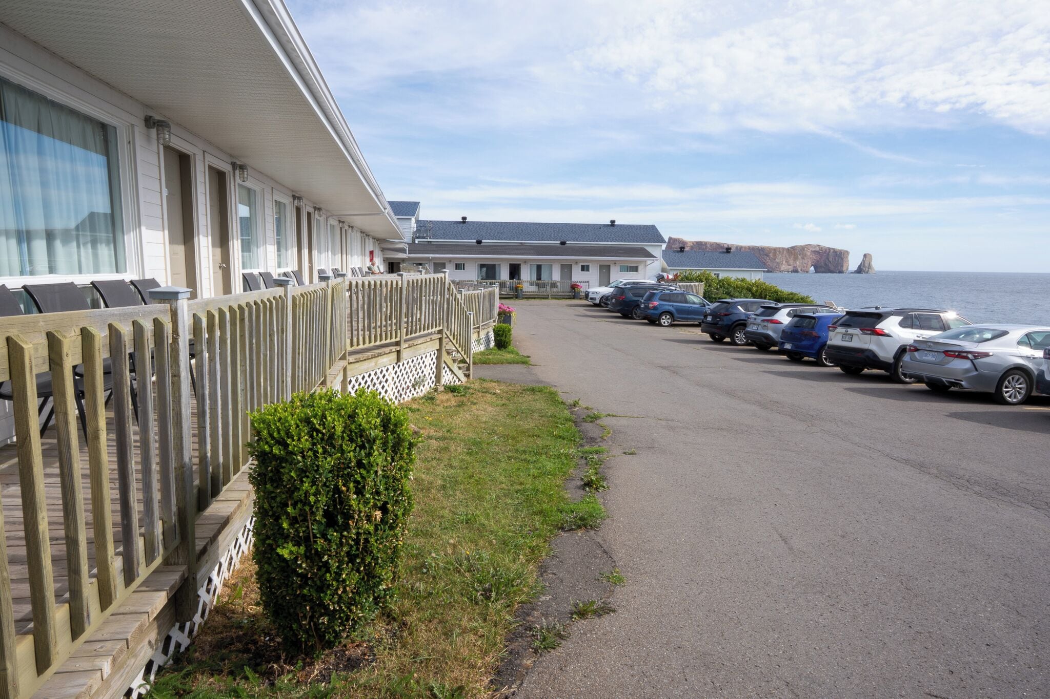 Escritorio, tabla de planchar con plancha, camas extra y wifi gratis 