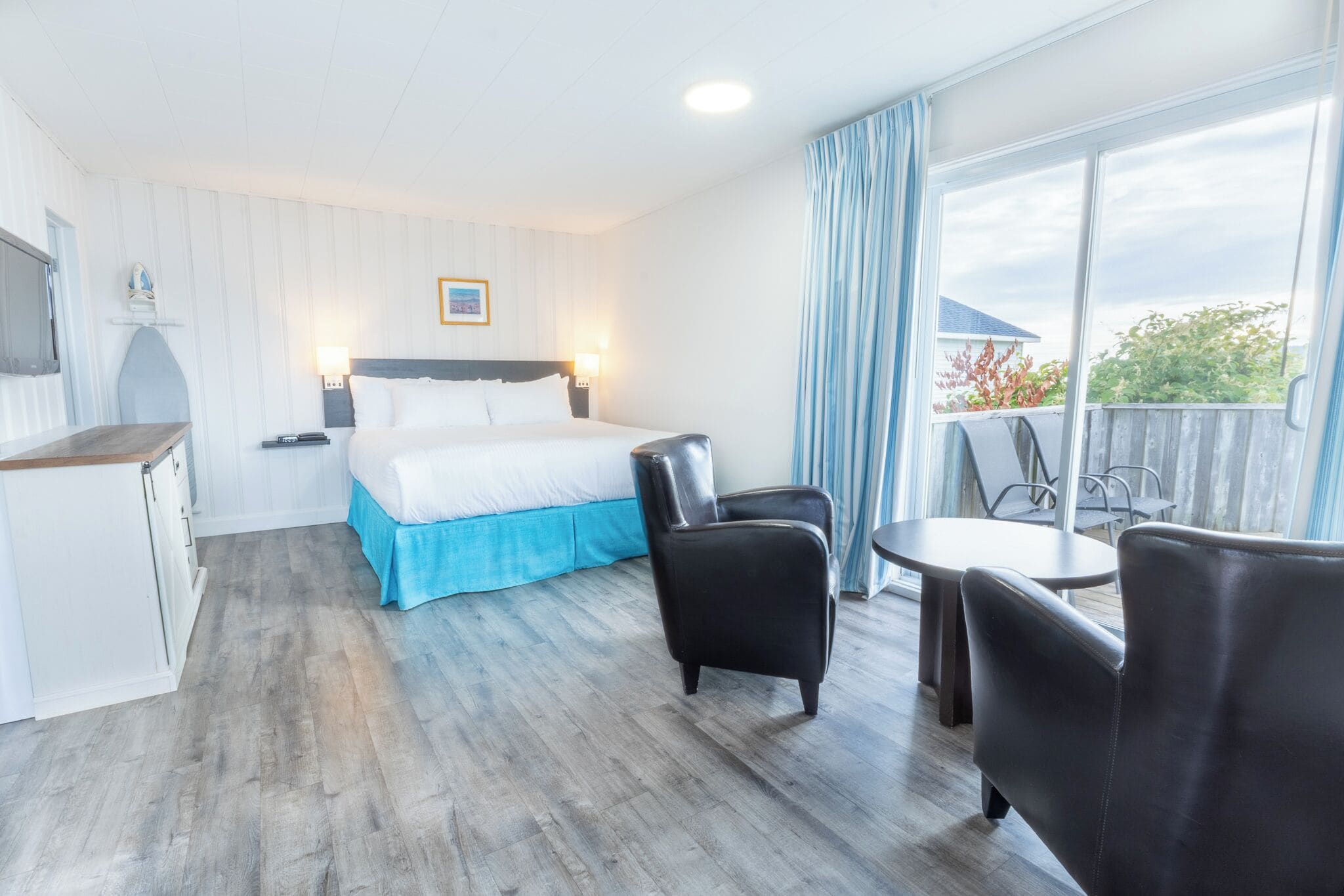 Signature Room (Bonaventure Island view) | Desk, iron/ironing board, rollaway beds, free WiFi