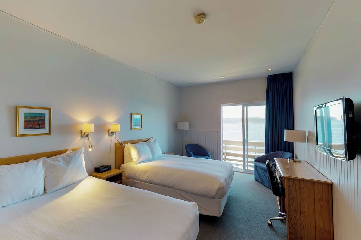 Standard Room, 2 Queen Beds, Partial Sea View (Regular)