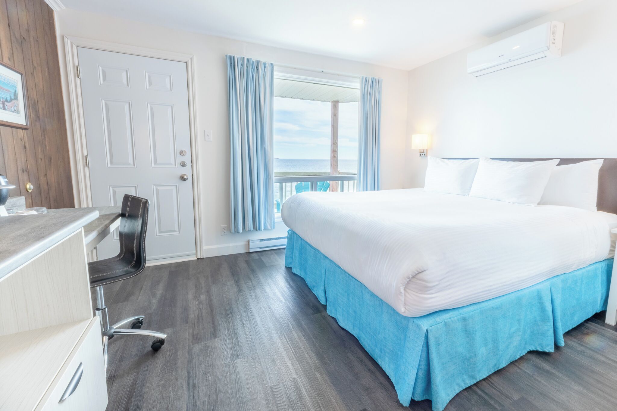 Signature Room ( Rock view) | Desk, iron/ironing board, rollaway beds, free WiFi