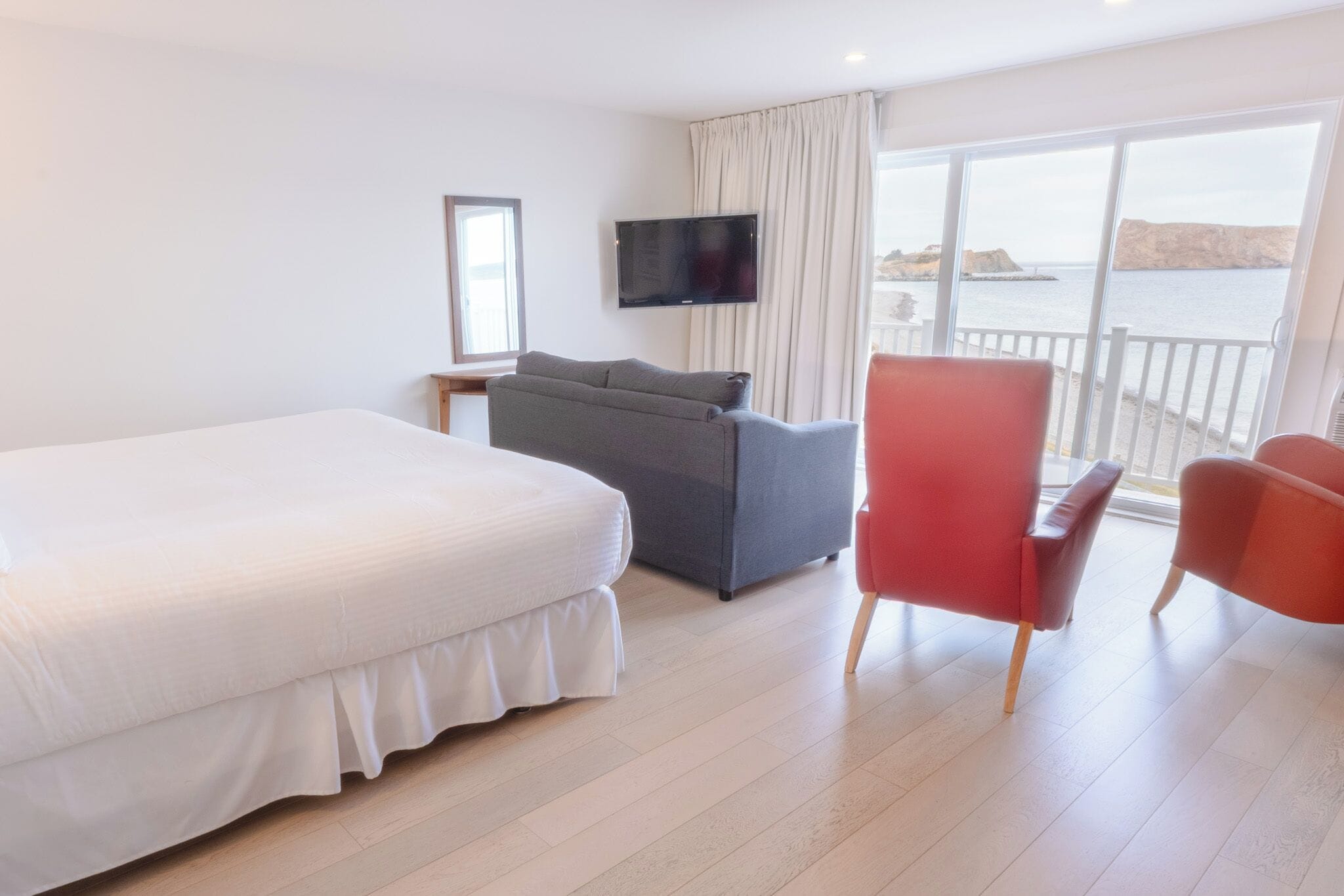 Panoramic Room ( Rock view) | Desk, iron/ironing board, rollaway beds, free WiFi