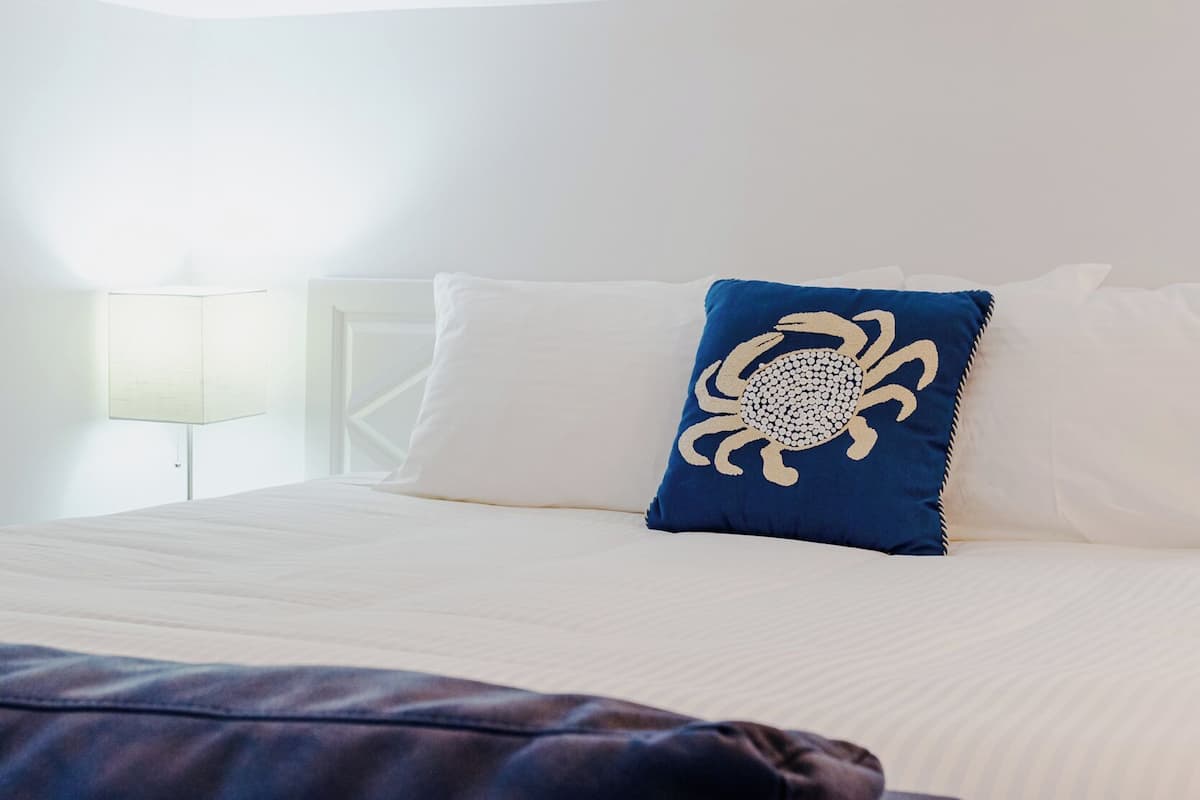 City side with Queen bed