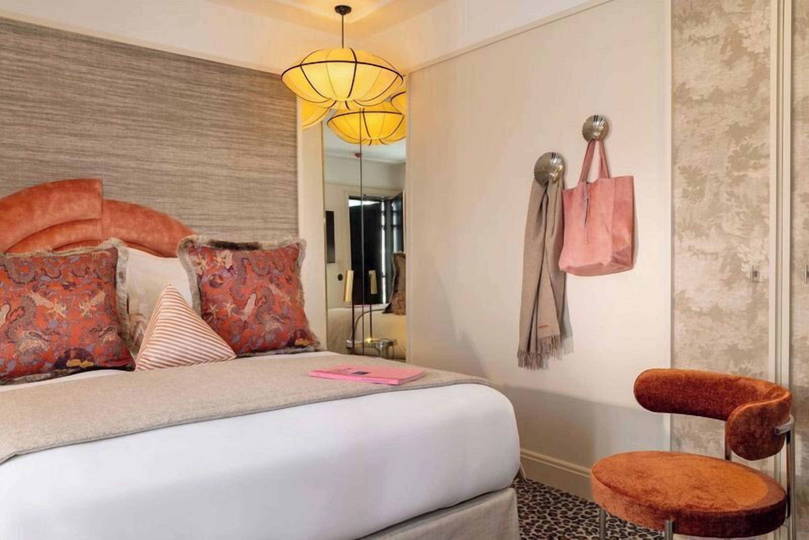 classic room | in-room safe, desk, soundproofing, free wifi