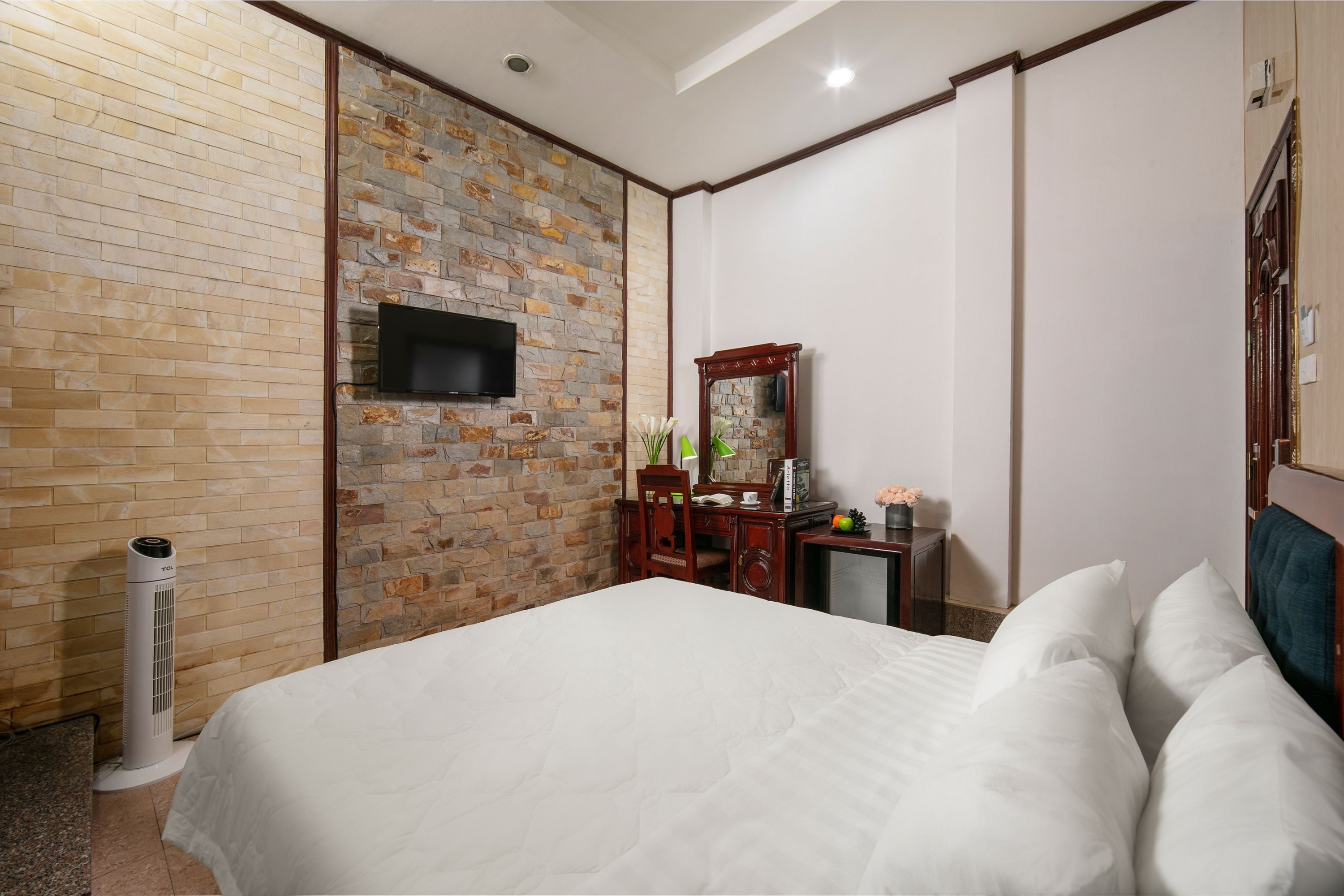Photo - Little Diamond Hotel