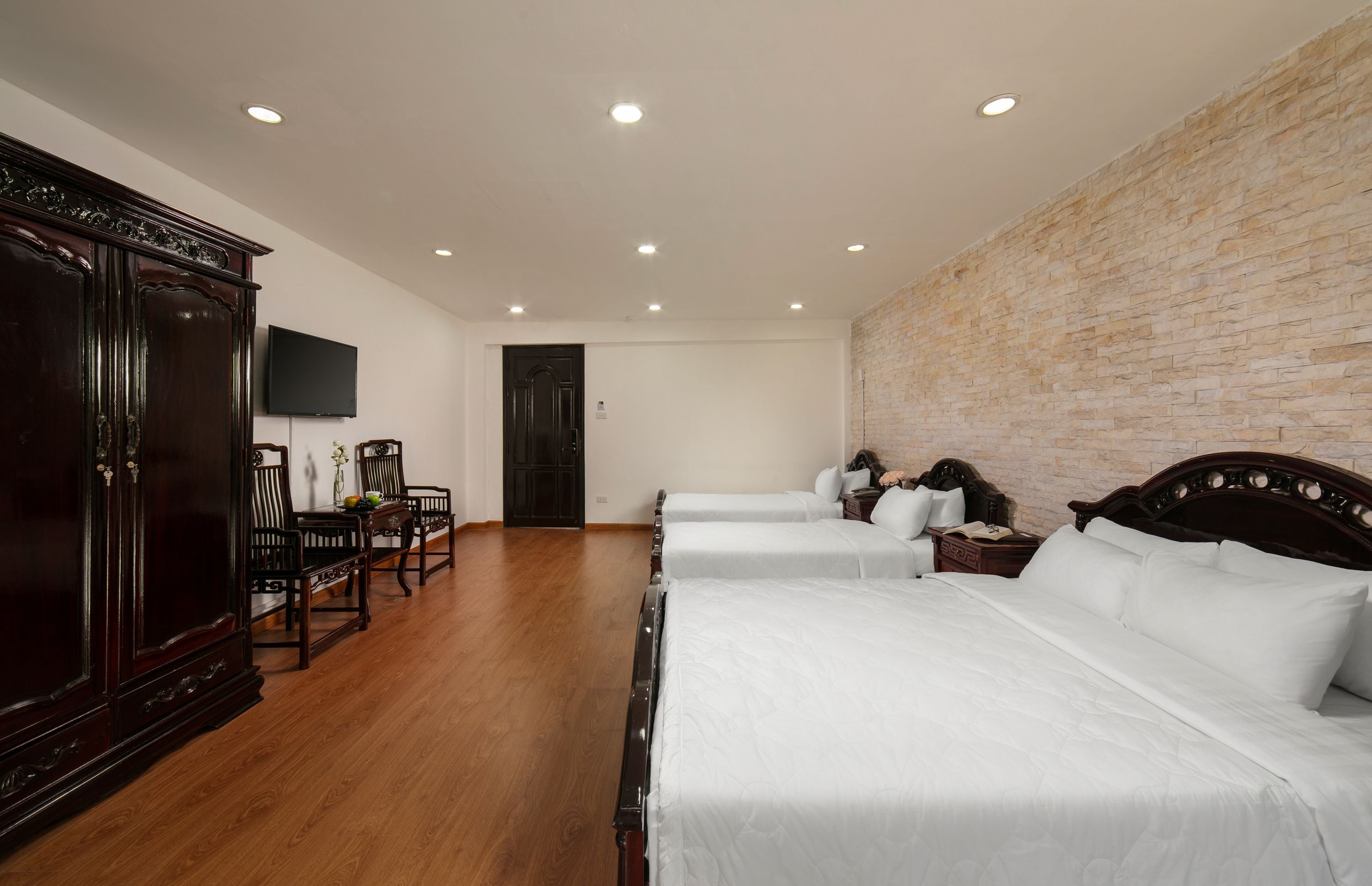 deluxe family room | 1 bedroom, premium bedding, pillow-top beds, minibar