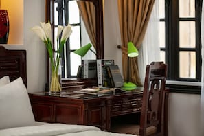 Deluxe Family Room | 1 bedroom, premium bedding, pillowtop beds, minibar