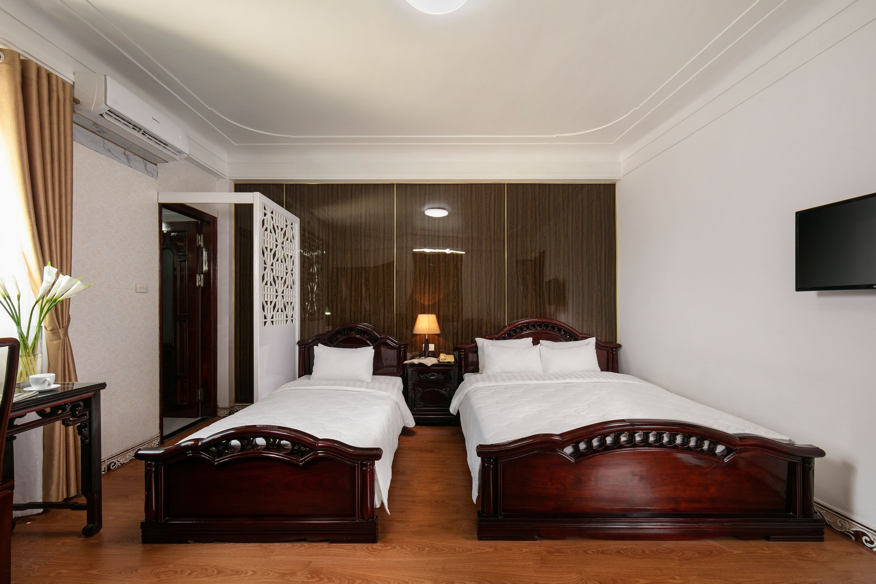 deluxe triple room | 1 bedroom, premium bedding, pillow-top beds, minibar