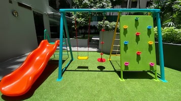 子供用の遊び場 - 屋外