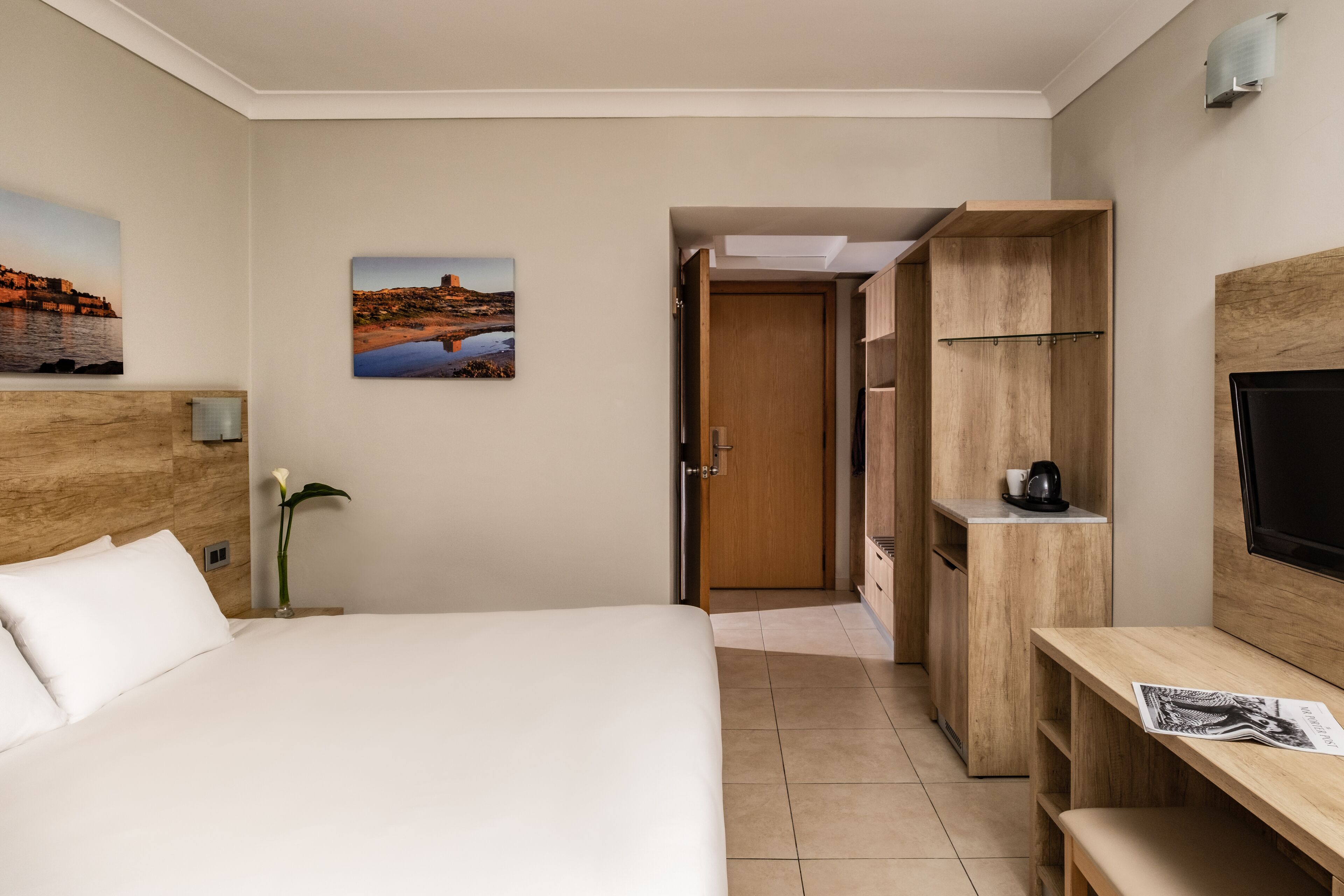 Minibar, caja de seguridad en la habitación, escritorio y wifi gratis 