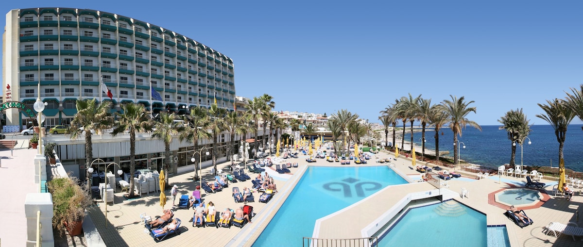 Qawra Palace Hotel (Baia di San Paolo, Malta) | Expedia.it