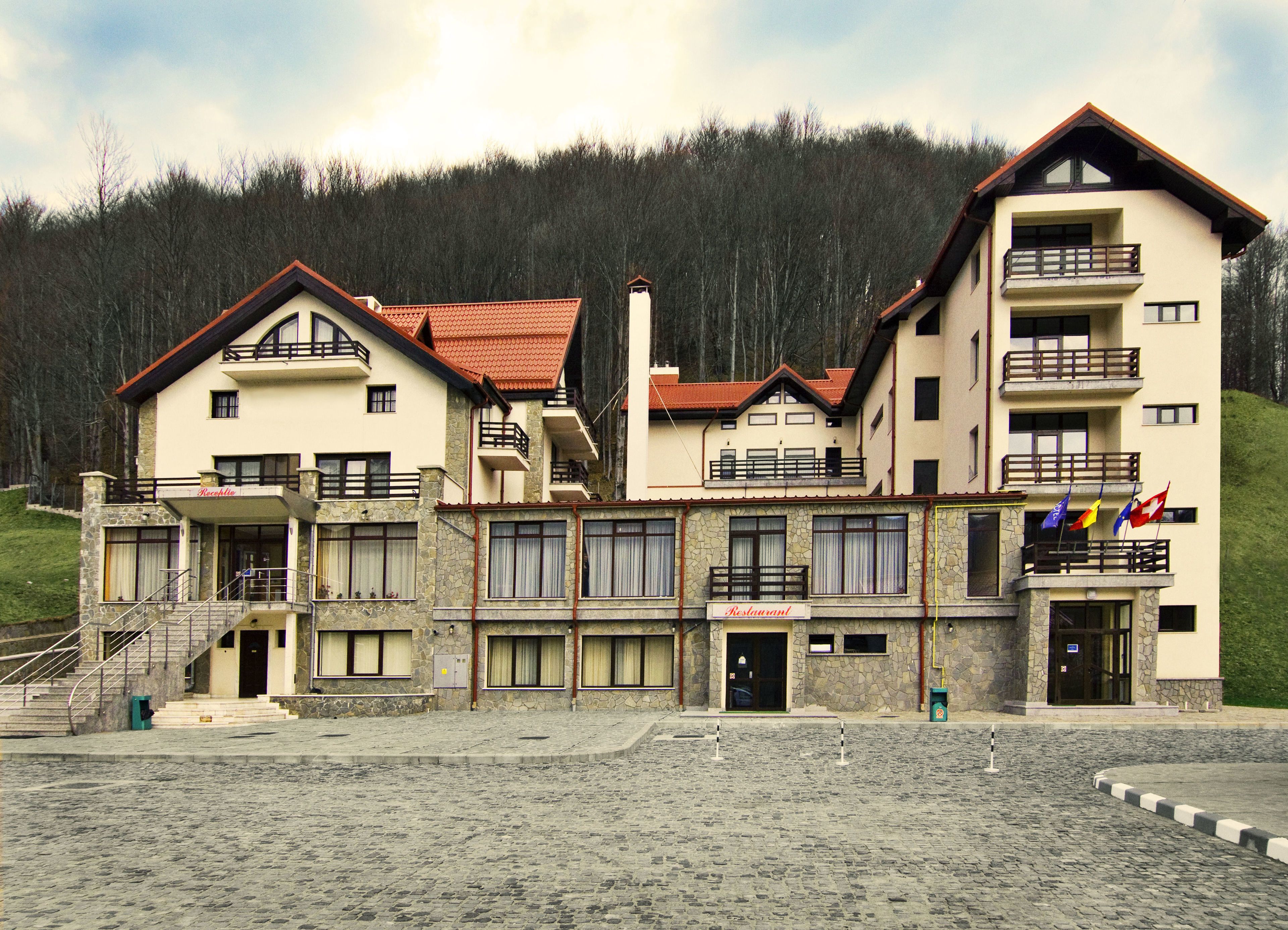 Vista frontal de la propiedad