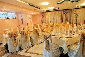 Banquet hall - Hotel Floris (Maneciu)