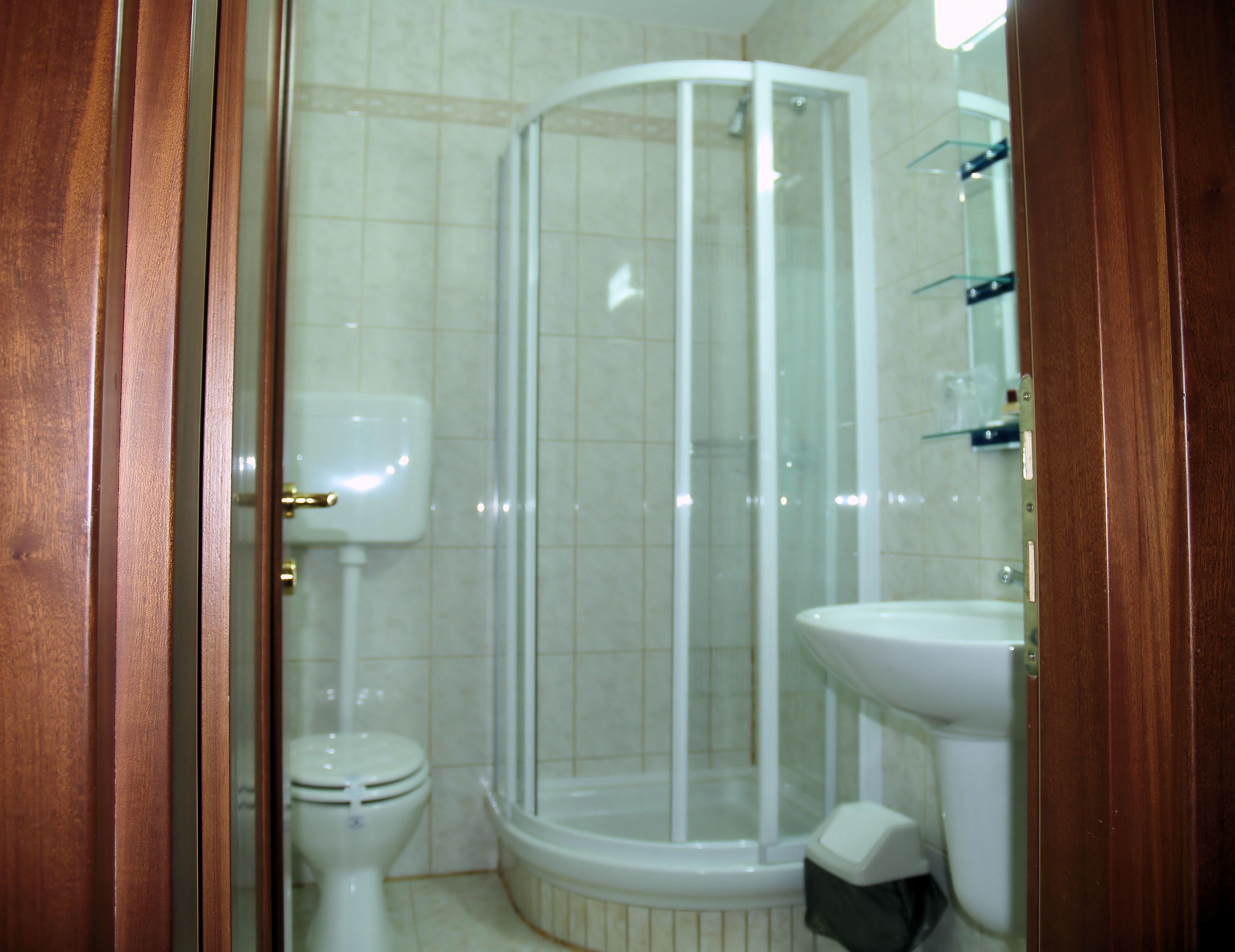 Double or Twin Room | Bathroom | Shower, free toiletries, hair dryer