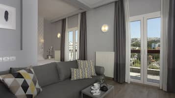 In-room safe, desk, soundproofing, free WiFi